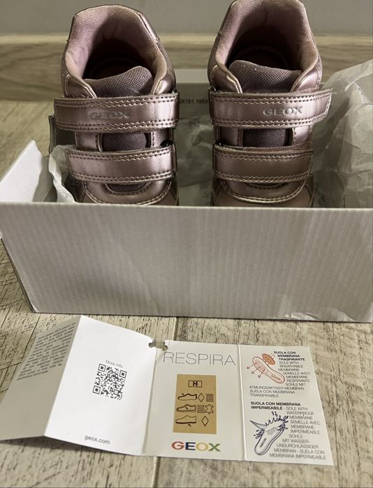 Детски обувки geox 24 номер