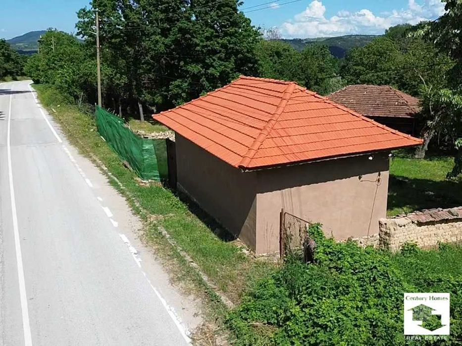 125190 Два парцела с къща, стопански постройки и кладенец в с. Гърдевци, Еленския балкан, до язовир Йовковци