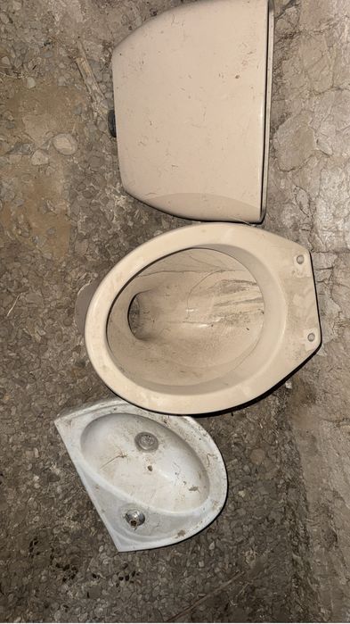 Туалет пен раковина