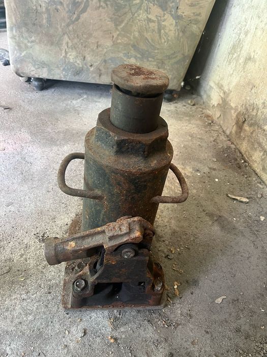 Продам домкрат 25 тонн