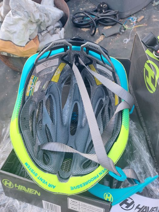 Vând casca de bicicleta