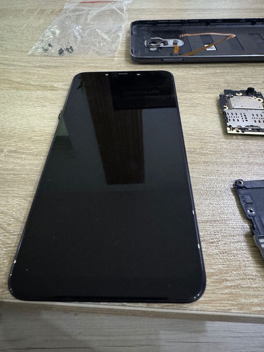 Pocophone f1 на Части