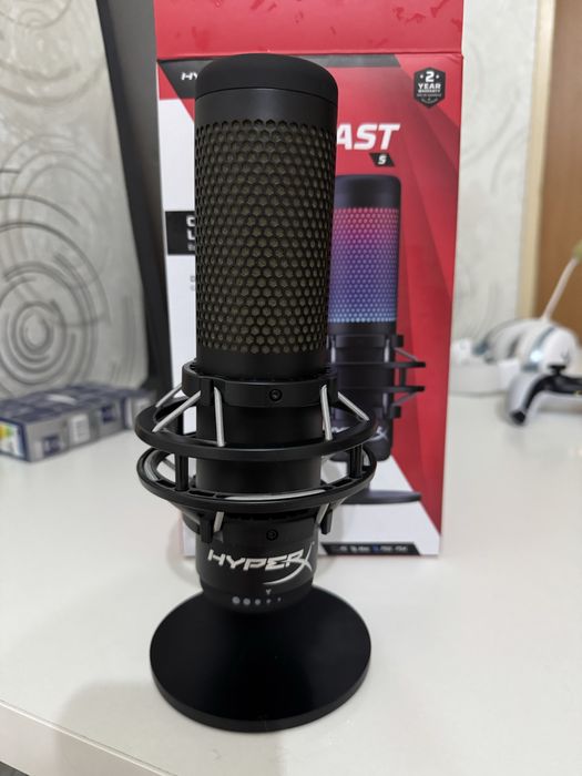 Продам микрофон HyperX Quadcast S