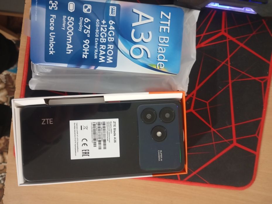 Продам совсем новый телефон.