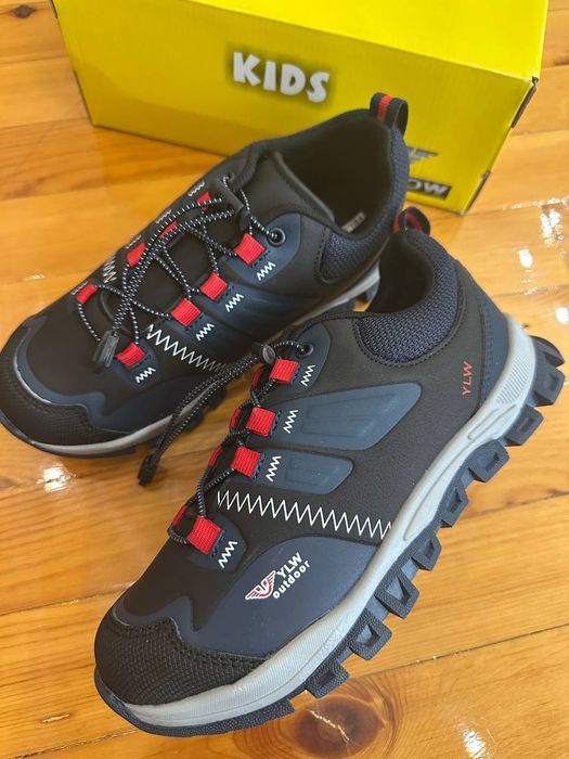 Продается зимние кроссовки