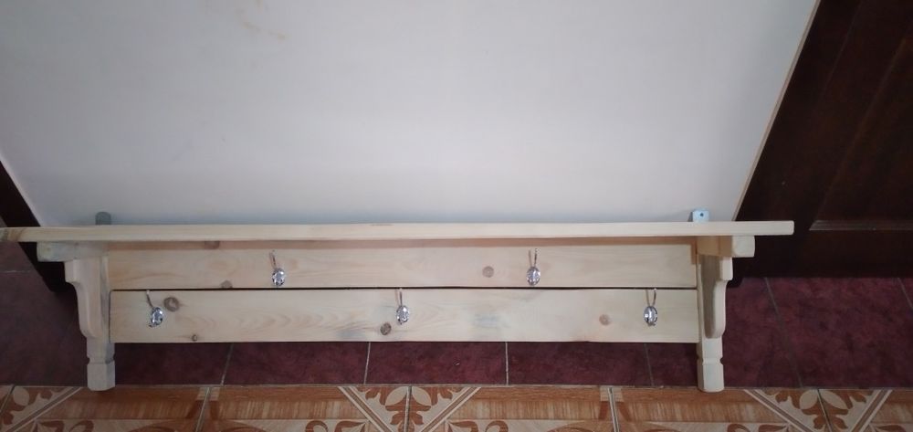 Вешалка из дерево