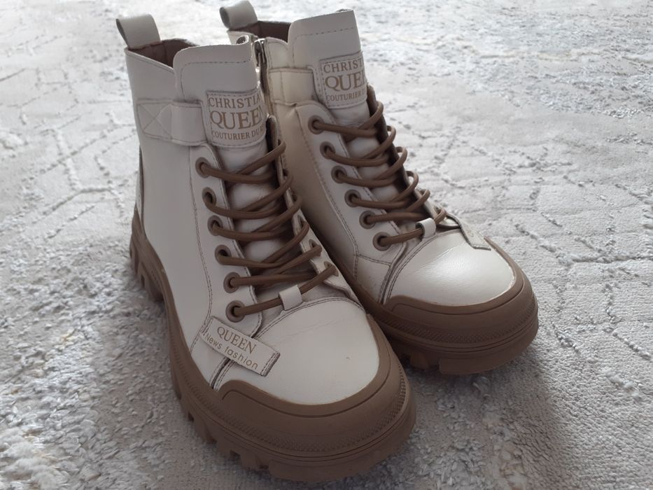 Женские весенние ботинки