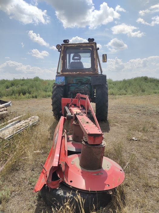 Трактор ЮМЗ с ротарной косилкой