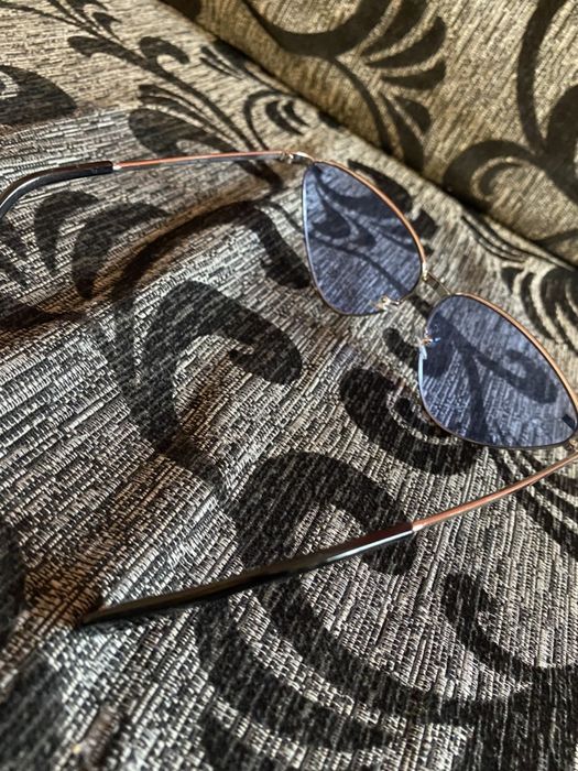 Слънчеви очила със светло сини стъкла