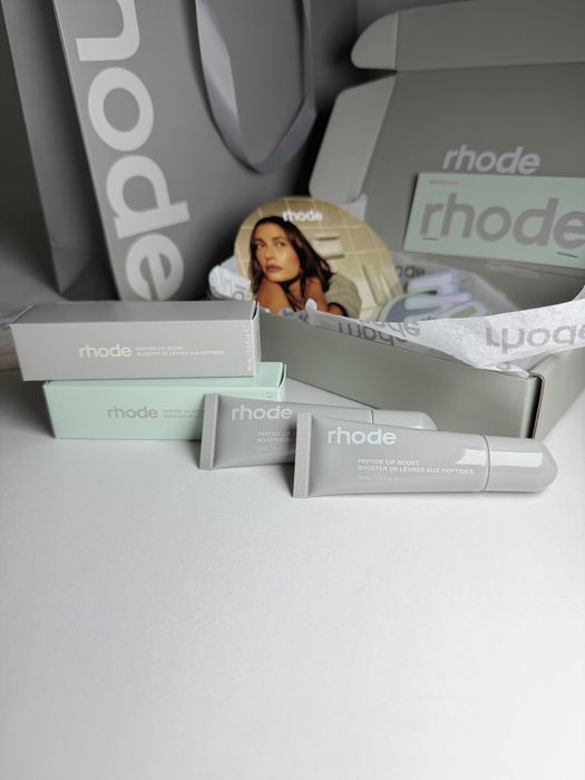 Rhode Peptide Lip Boost - оригинална пептидна маска за устни / Lip Plumper за хидратация, изглаждане и по-плътен, обемен вид, Unscented и Sugarmint