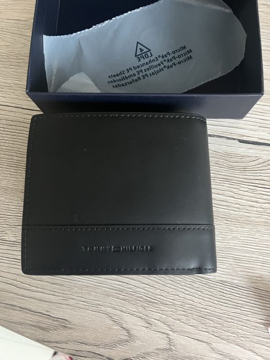 Оригинален кожен портфейл Tommy Hilfiger