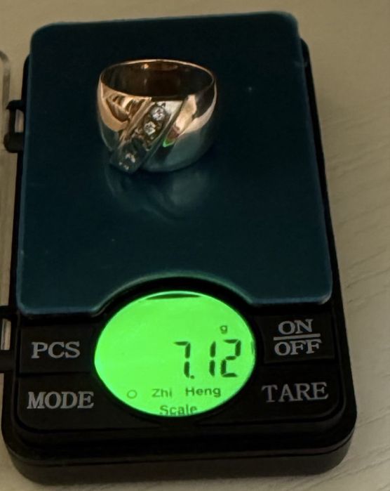 Бриллиант обручалка сотилади