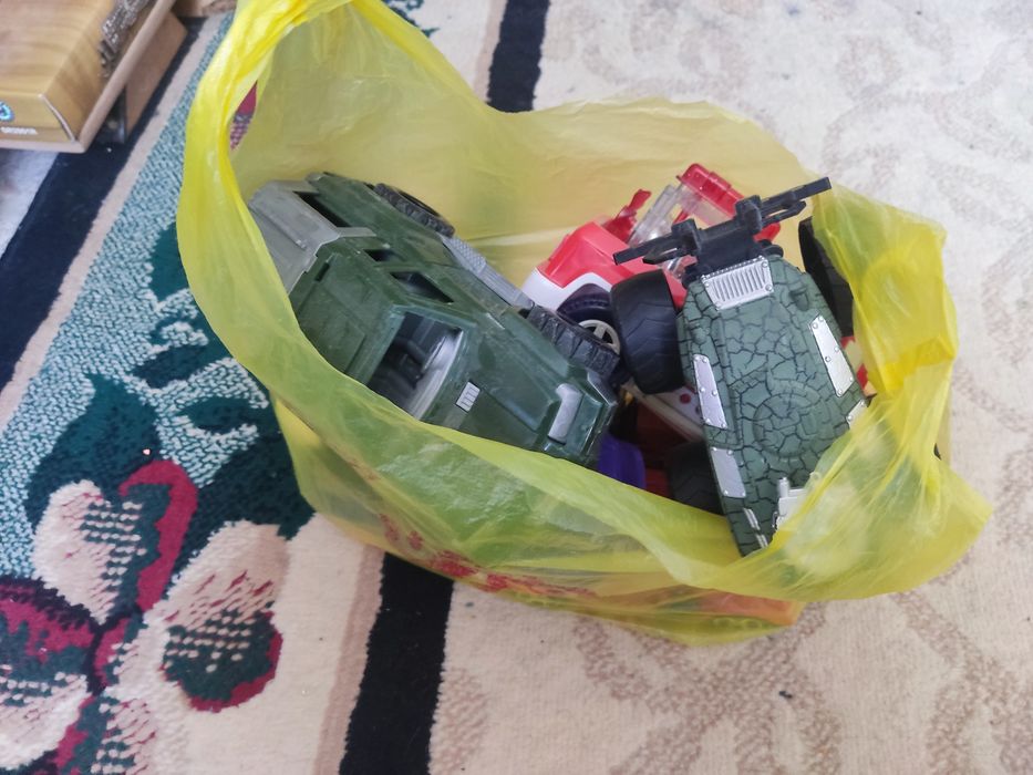 Пакет с игрушками - машинки для мальчика . Цена за всё.