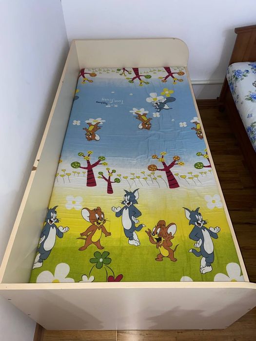 Детская кровать с полками