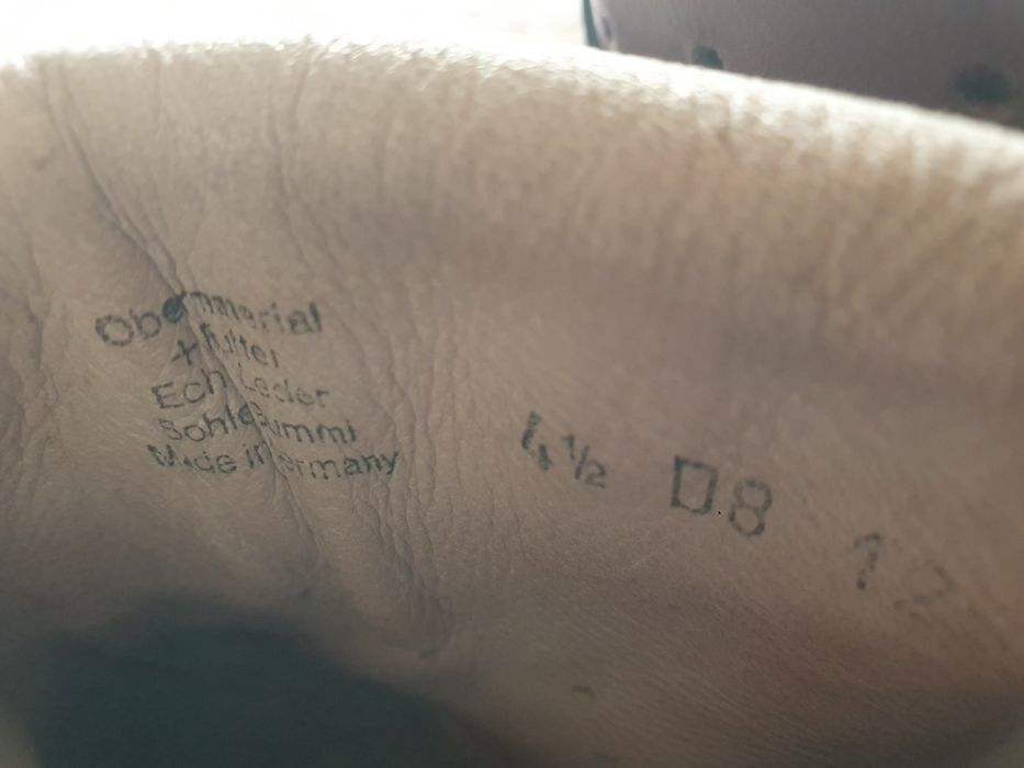 Обувки Lowa, номера 38,5 , 39 и 36.