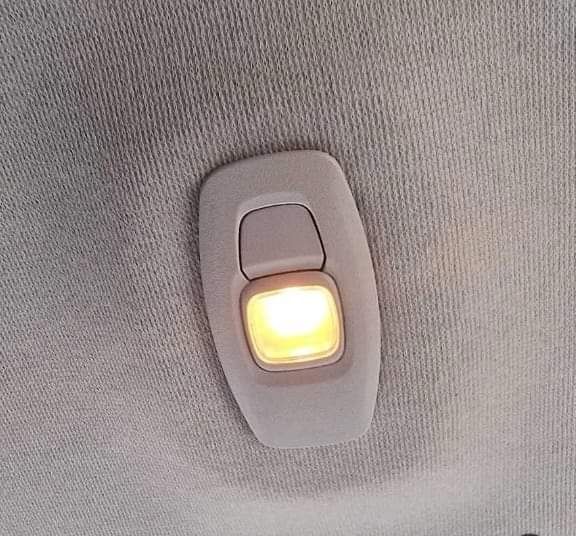 Priza USB, Lampă torpedou, Antena radio codita, plafoniere, twitere