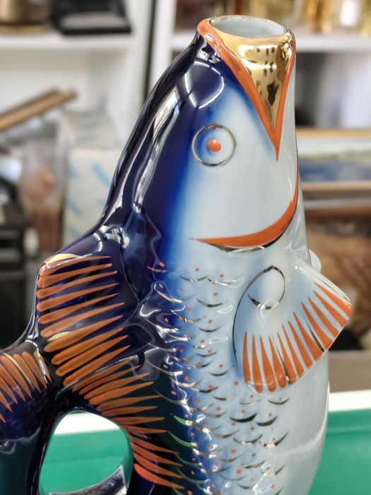 Руска порцеланова бутилка риба