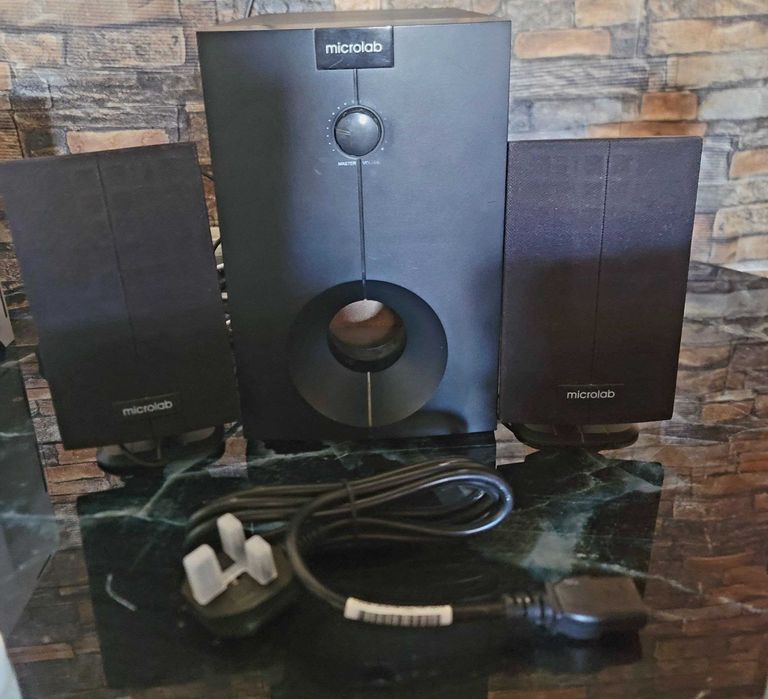 Срочно в новом состояние калонки с усилителем не дорого