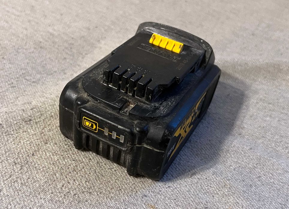 Baterie DeWalt DCB182 XR 18V 4Ah Li Ion originala, buna probata