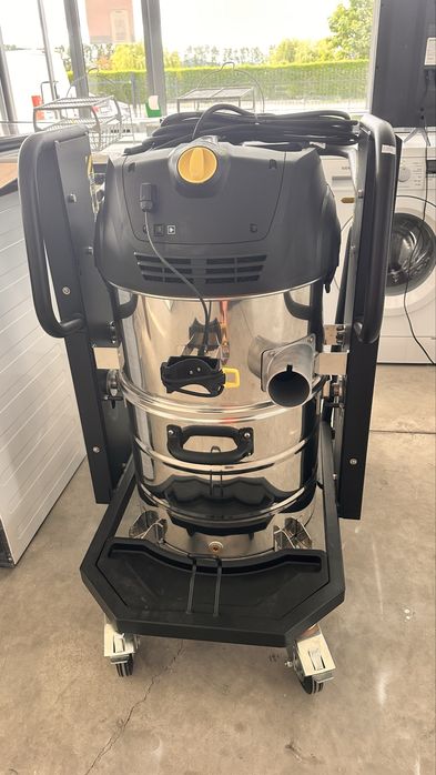 Професионална индустриална прахосмукачка Karcher