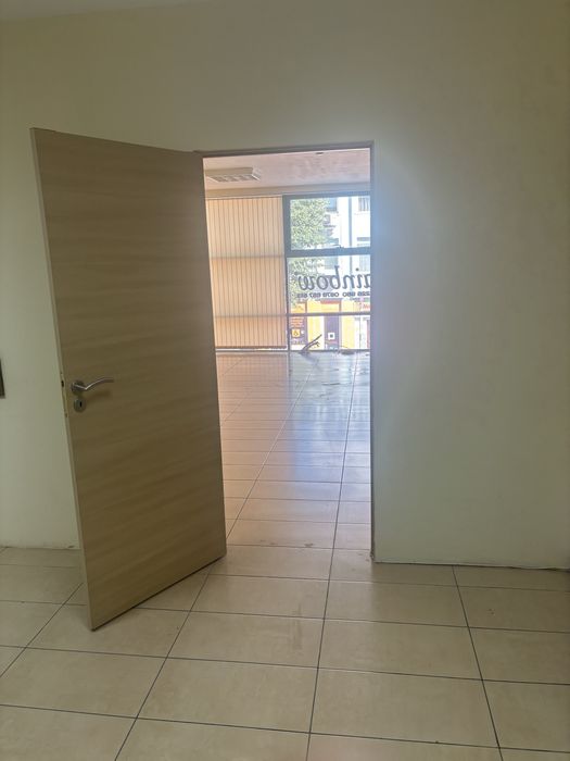Дава се под наем Офис в с. Брестовец, Област Плевен - 74 кв.м за 306 € - Снимка #11