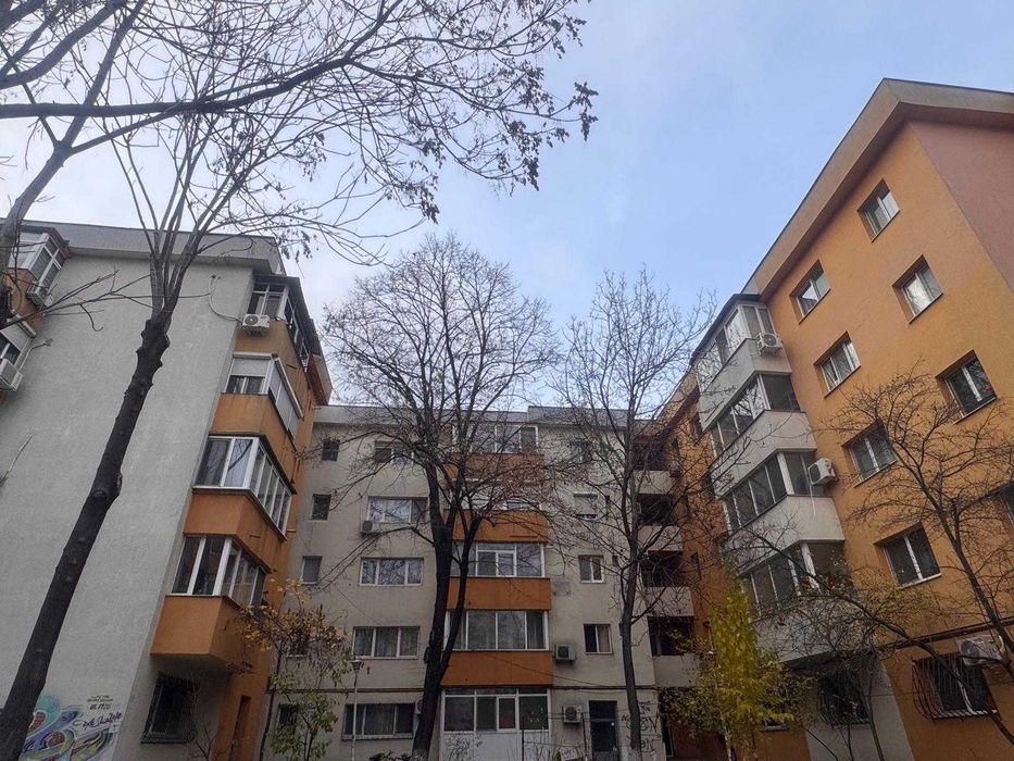 Proprietar vand apartament 3 camere Decomandat