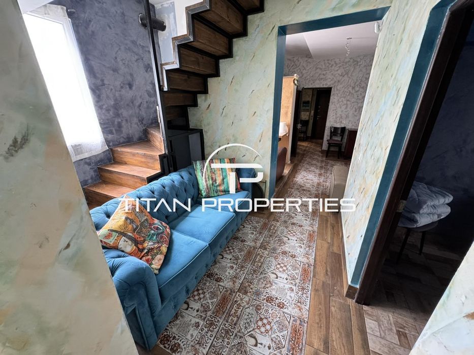 Тристаен апартамент в ж.к Възраждане