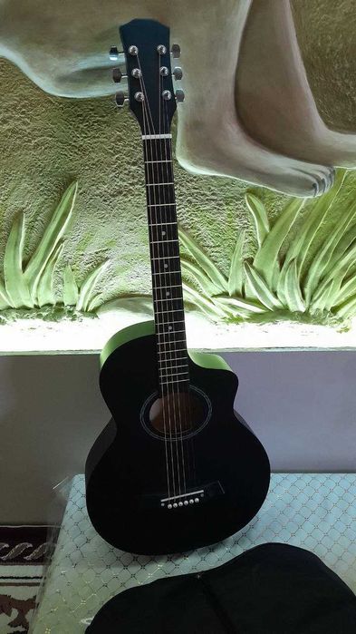 Gitara sotiladi 38 razmer sastaniyasi daxshat oʻrganuvchilar uchun.