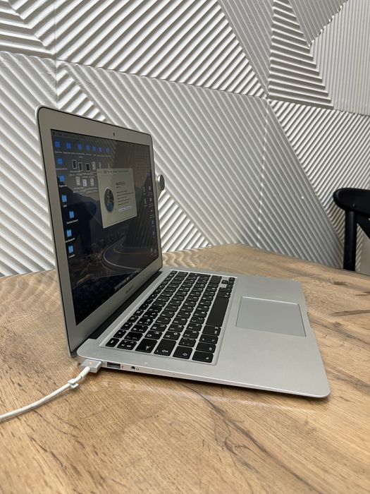Продам MacBook Air 2015