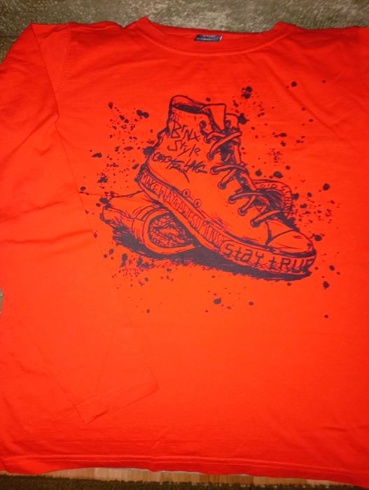 Яке  H&M пролетно- бомбър ръст 146. Пролетно Rebel ръст 158.