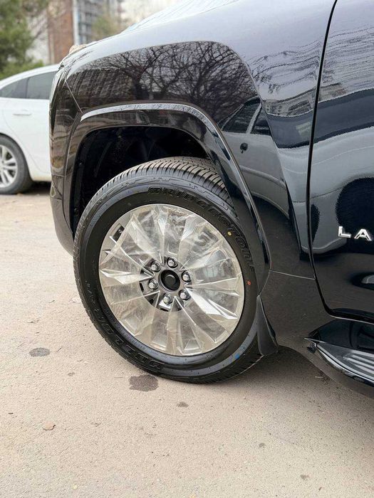 Sotuvda Toyota Land Cruiser 300  7 Mesta