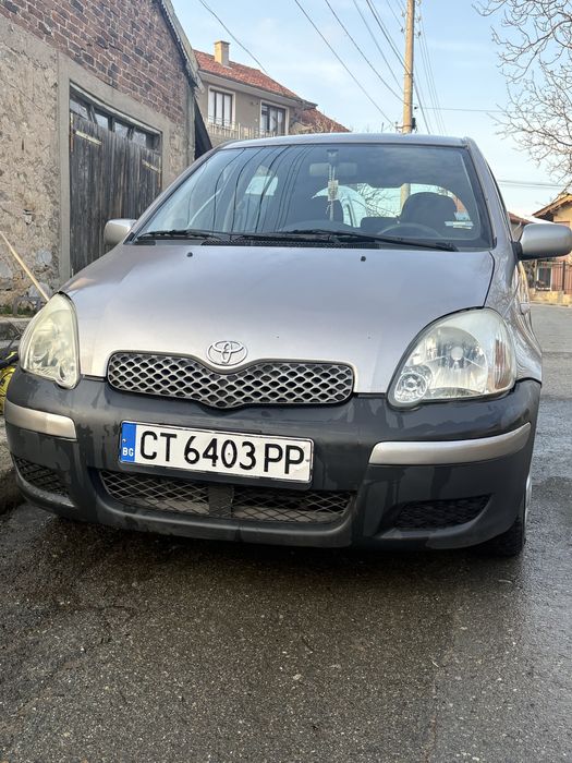 Toyota yaris- 2004 г.