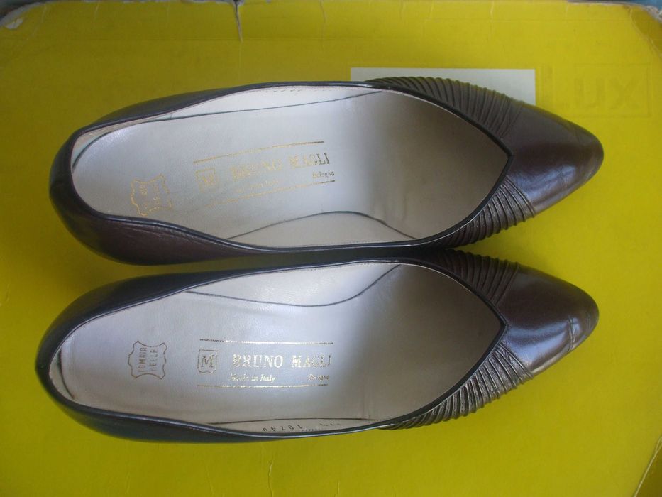 Pantofi cu tocuri Bruno Magli nr. 37,5