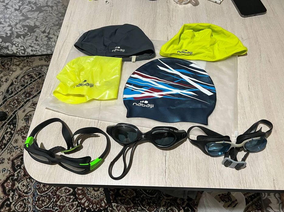 Очки и шапочки для плавания оптом продается б/у