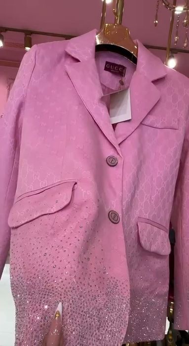 Уникални розово сако М размер с камъни Gucci