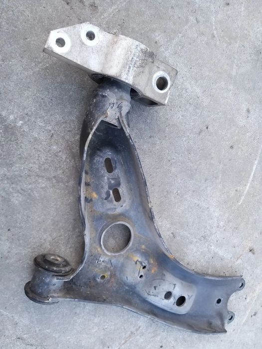 Brat bascula dreapta fata vw golf 5 1k0199232j 1k0407152dc