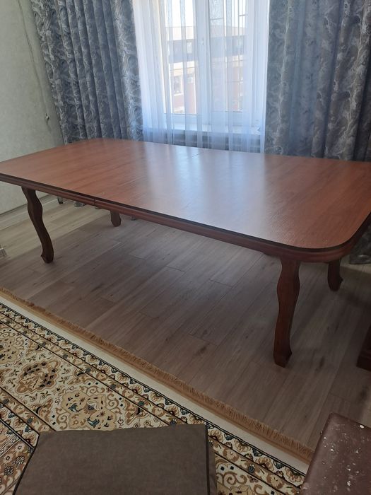 Стол для зала состоян е отличное