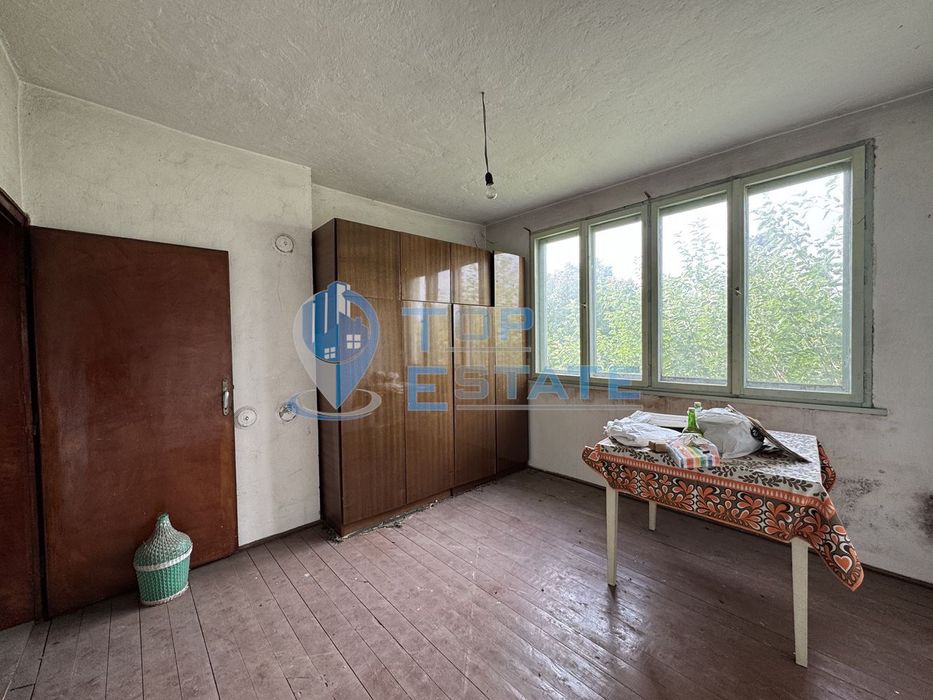 Етаж от къща със сутеренен етаж в град Павликени, област Велико Търно