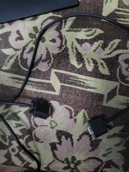 Monitor Dell HD cu mufa VGA si DVI