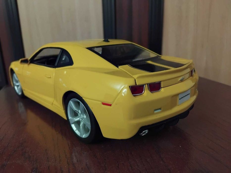 Chevrolet Camaro мащаб 1 18 Maisto с меко окачване, нов! Колекционерска коламетална количка !