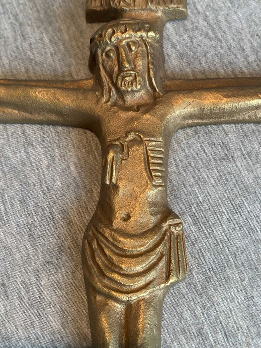 Стара бронзов кръст
