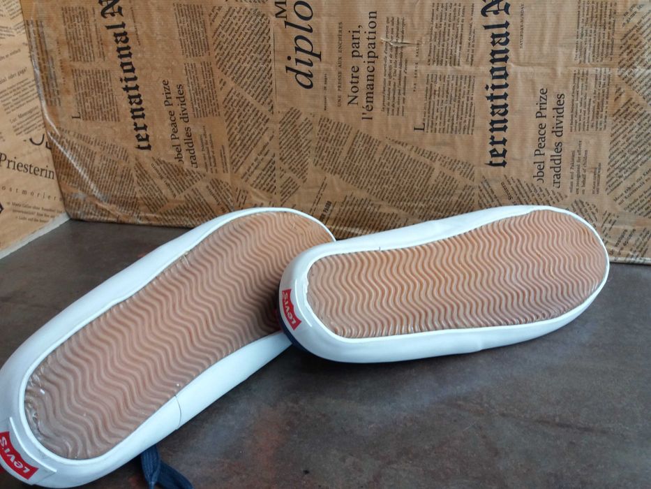 мъжки спортни обувки,гуменки,кецове,маратонки  Levi's ном 41 нови