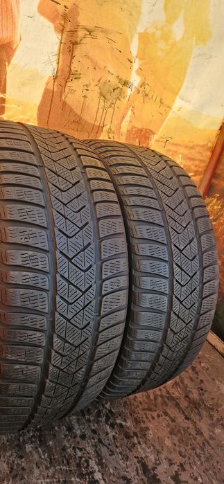 2 Anvelope Pirelli 245 45 R19 la 250 lei ambele.  M+S