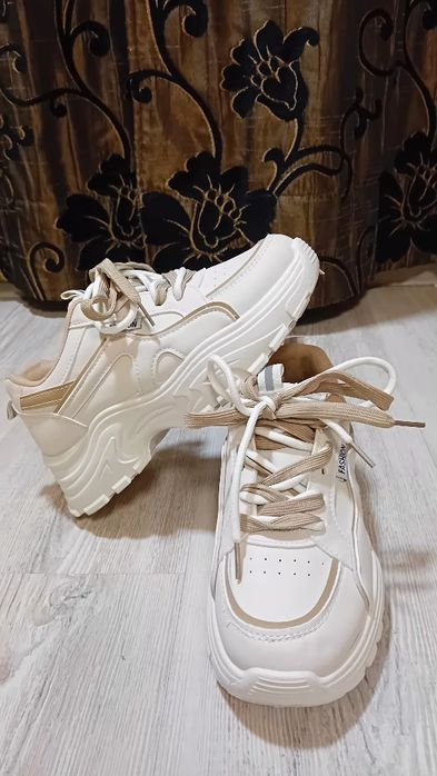 Продавам маратонки