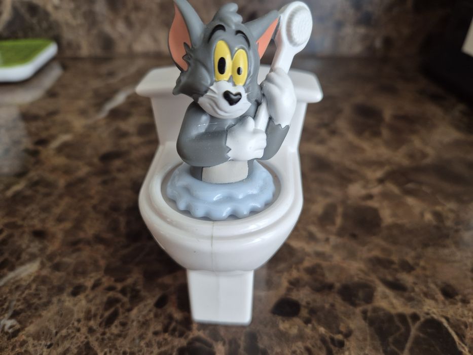 Колекция от играчки на Дисни герои