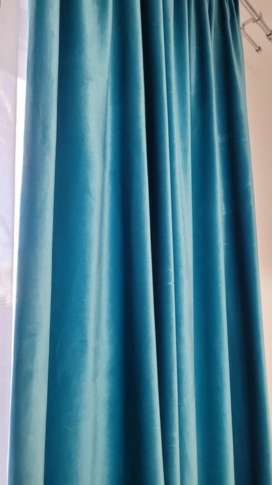 Draperii albastru marin sau alba  si perdele