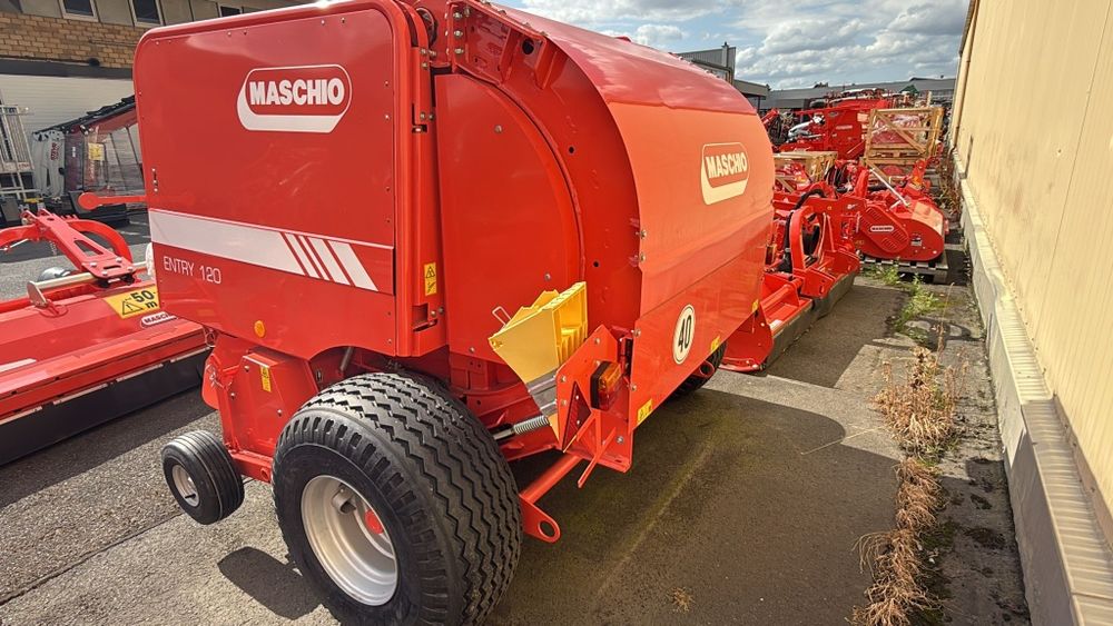 Vând Balotiera Maschio Entry 120 noua