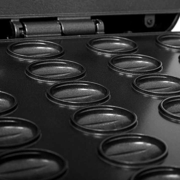 Aparat de copt în formă de nuci,24 forme,antiaderent ,1400W,,nou