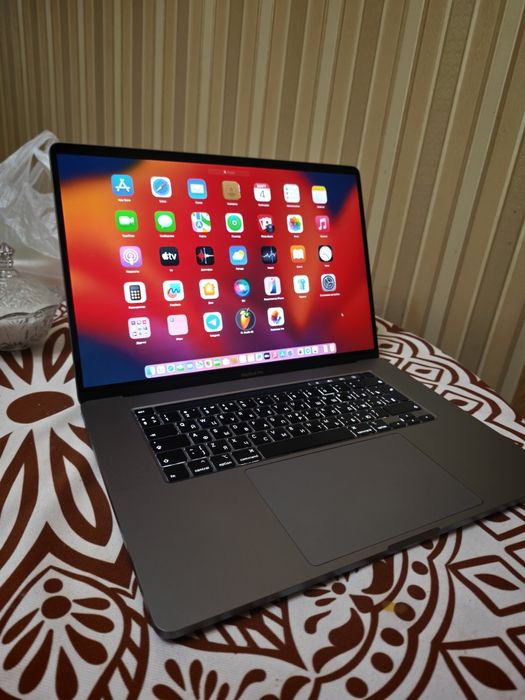 MacBook pro 16 (2019) core i9 (64/1 ТБ)
