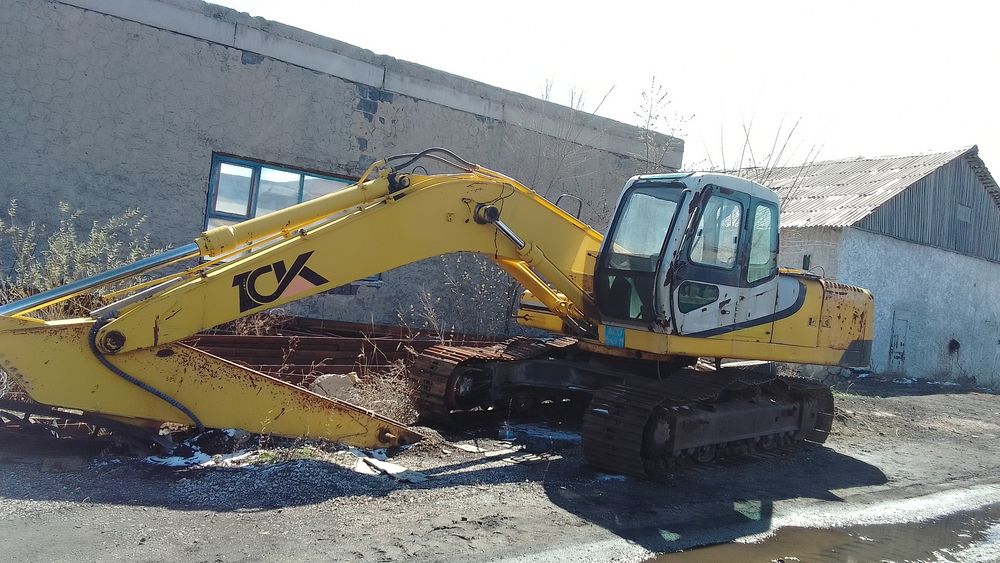 Продаётся Гусеничный экскаватор